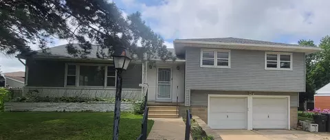 3509 Boulder Dr, Cedar Falls, IA 50613