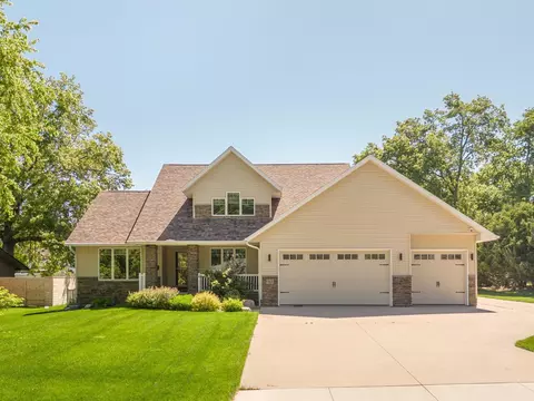 713 Lynkaylee Dr, Waterloo, IA 50701