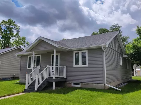 713 Mechanic St, Decorah, IA 52101