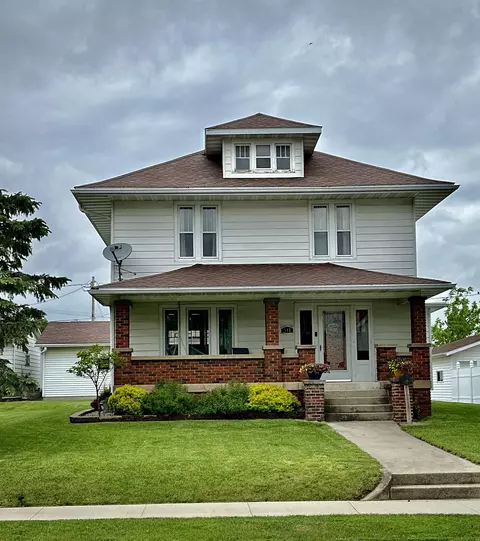 513 W Main St, Waukon, IA 52172