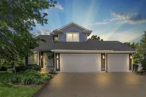 4113 Knoll Ridge Dr, Cedar Falls, IA 50613