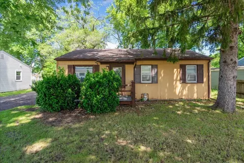 133 Michigan Dr, Elk Run Heights, IA 50707