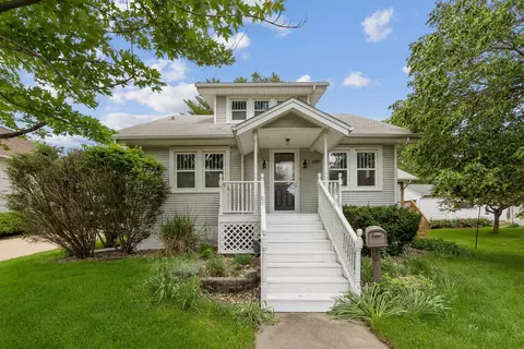 1109 W 3rd St, Cedar Falls, IA 50613