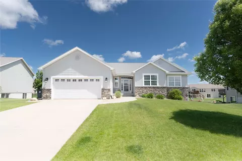2709 Pendleton Dr, Cedar Falls, IA 50613