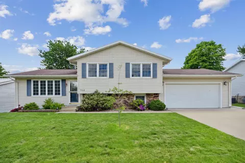 702 Sonya Dr, Waterloo, IA 50702