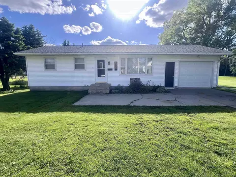 818 16th St, Eldora, IA 50627