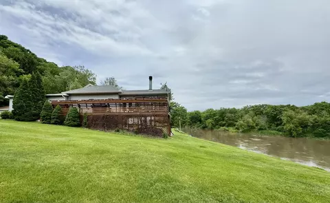914 NW Carter St, Elkader, IA 52043