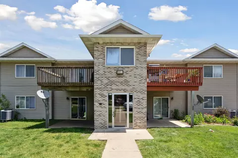 3639 Canterbury Ct #13, Waterloo, IA 50702