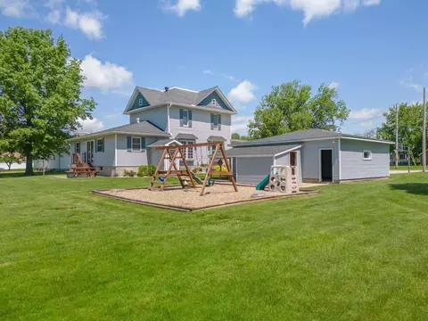 409 Oak St, Sumner, IA 50674 photo 2