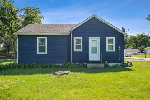 402 Bishop Ave, Waterloo, IA 50707