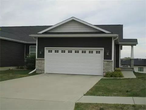 4137 Mourning Dove Dr, Waterloo, IA 50702