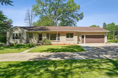 233 Byrnbrae St, Waterloo, IA 50701