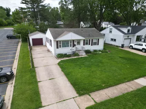 1012 7th St, Cedar Falls, IA 50613