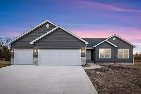 4504 Lafayette Rd, Evansdale, IA 50707