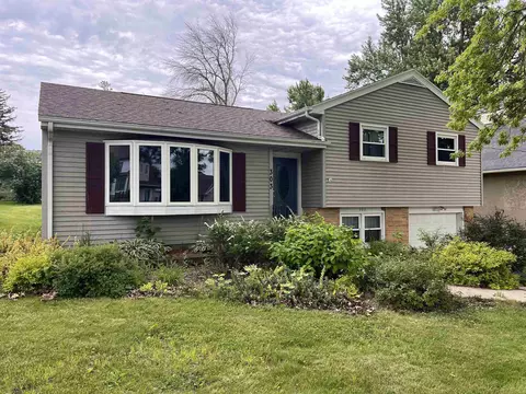 303 S Page St, Monona, IA 52159