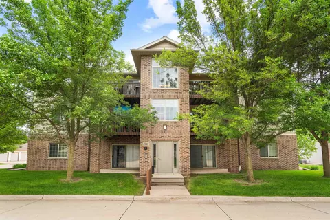 3649 Pheasant Ln #10, Waterloo, IA 50701