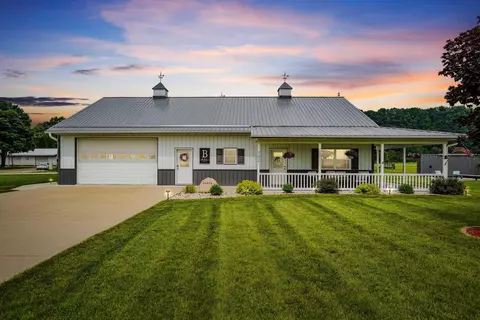 702 N Sunset View St, Harpers Ferry, IA 52146