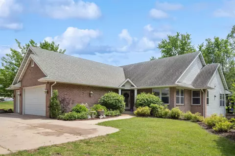 1105 5th St NE, Independence, IA 50644