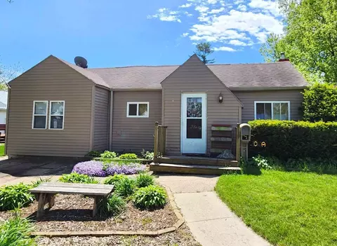 129 Gay St, Manchester, IA 52057