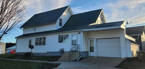 202 E Mission St, Strawberry Point, IA 52076