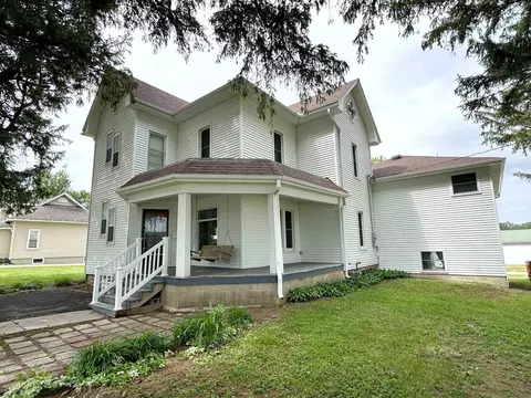 212 N 1st St, Hawkeye, IA 52147