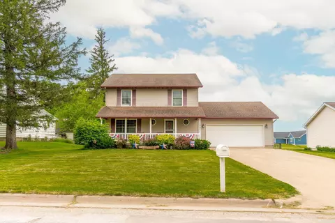 1002 Sherman St, Dysart, IA 52224