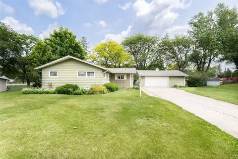 310 Sunny Ln, Hudson, IA 50643