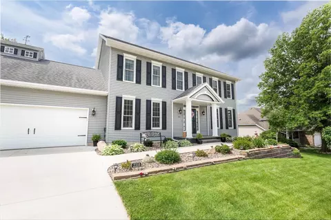 2310 Coventry Ln, Cedar Falls, IA 50613