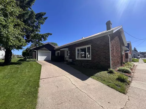 102 Fair St, Monona, IA 52159