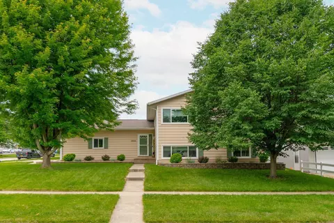 5844 Blue Sage Rd, Waterloo, IA 50701