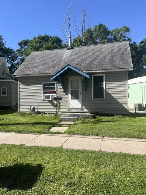 2006 Lafayette St, Waterloo, IA 50703