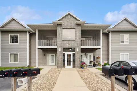 2627 Orchard Dr #5, Cedar Falls, IA 50613