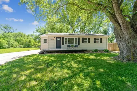 3029 Cottonwood Ln, Cedar Falls, IA 50613