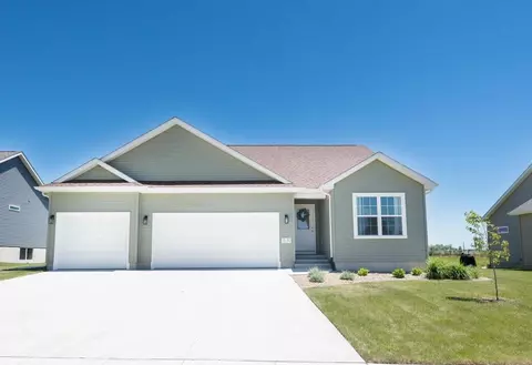1530 Partridge Ln, Waterloo, IA 50701
