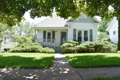 40 5th St NW, Oelwein, IA 50662