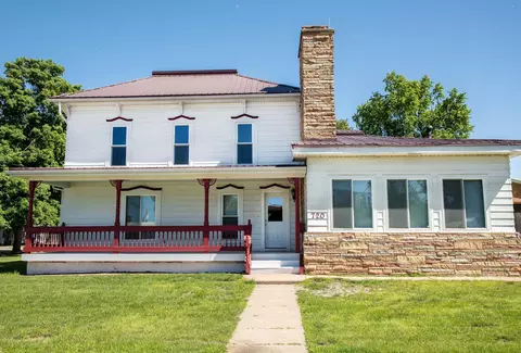 720 Water St, New Hartford, IA 50660