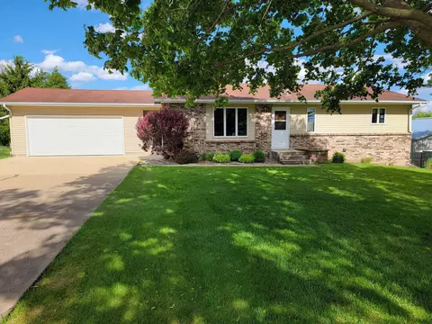9092 Yankee Ave, Cresco, IA 52136