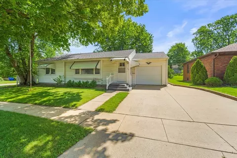 29 5th Ave N E, Oelwein, IA 50662