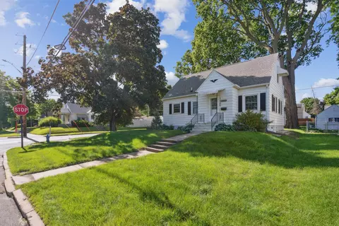 1456 Bertch Ave, Waterloo, IA 50702 photo 2