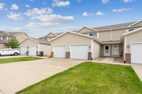 4910 Algonquin Dr #4, Cedar Falls, IA 50613