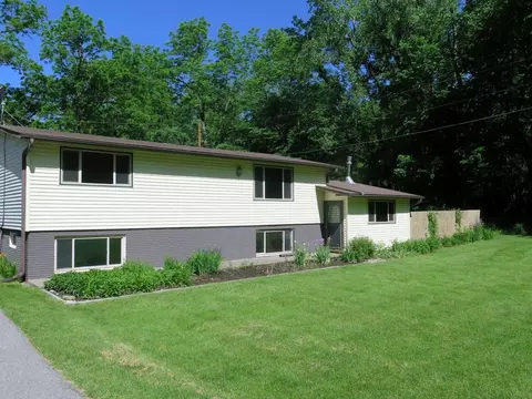 2727 College Dr, Decorah, IA 52101