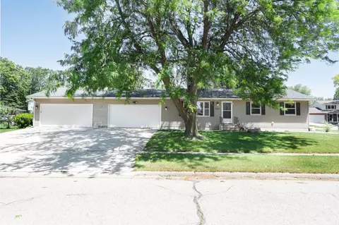 3117 Larkspur Dr, Waterloo, IA 50701