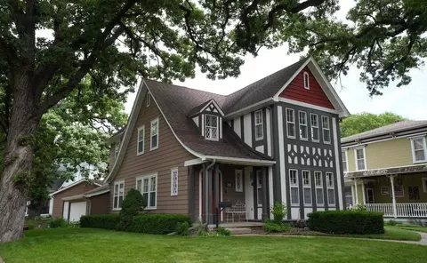 301 Ferguson St, Charles City, IA 50616