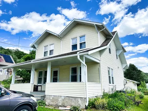 1007 Larrabee St, Clermont, IA 52135