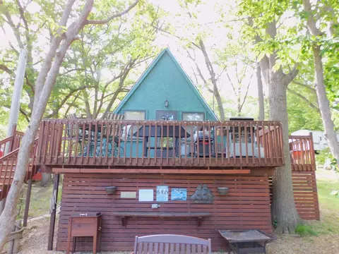 26067 222nd St, Delhi, IA 52223