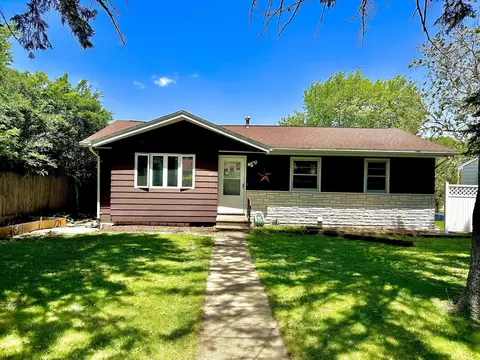 208 Palmer Dr, Waterloo, IA 50702