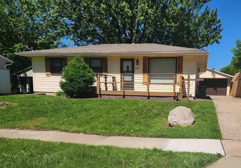 1248 Edgewood Dr, Waterloo, IA 50701