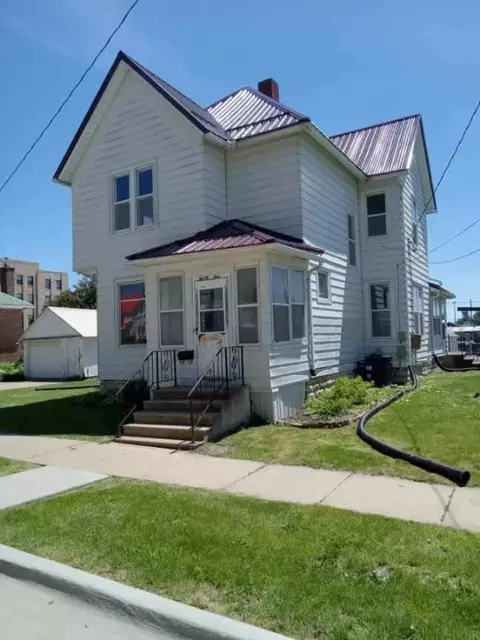 24 NW 2nd Ave, Waukon, IA 52172