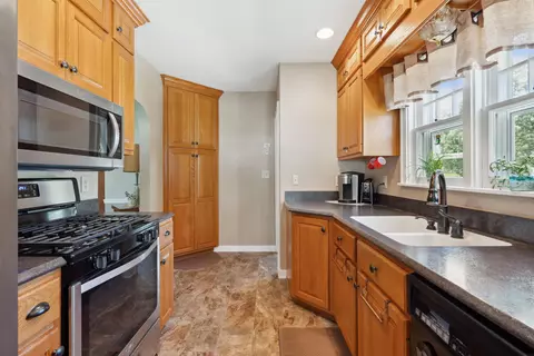 460 S Hackett Rd, Waterloo, IA 50701 photo 5