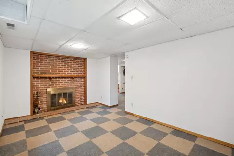 460 S Hackett Rd, Waterloo, IA 50701 photo 19